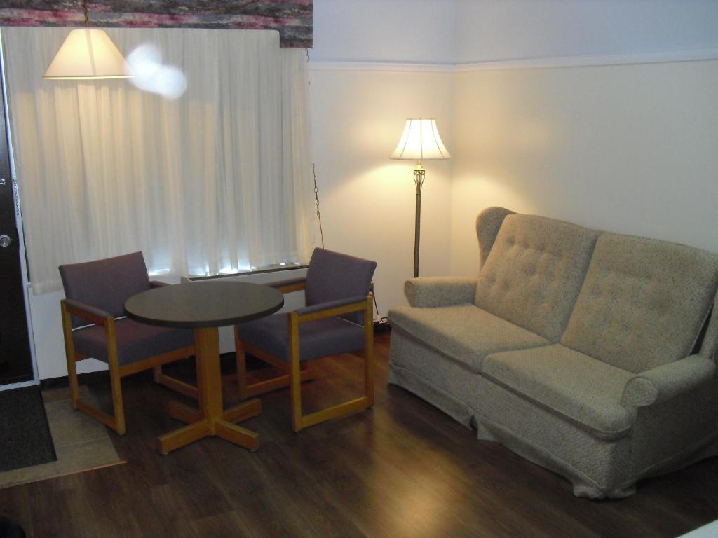 Auberge La Diligence Dolbeau-Mistassini Экстерьер фото